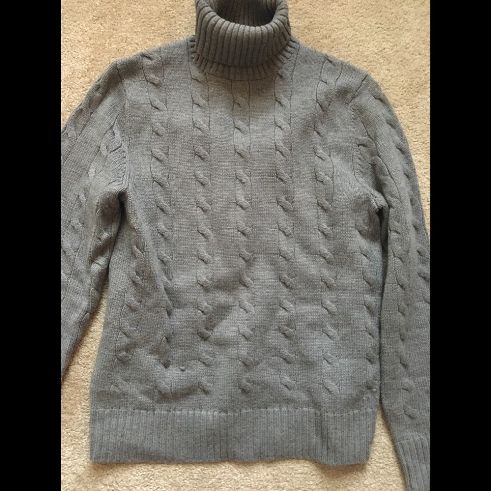 Banana Republic cable knit sweater, size small